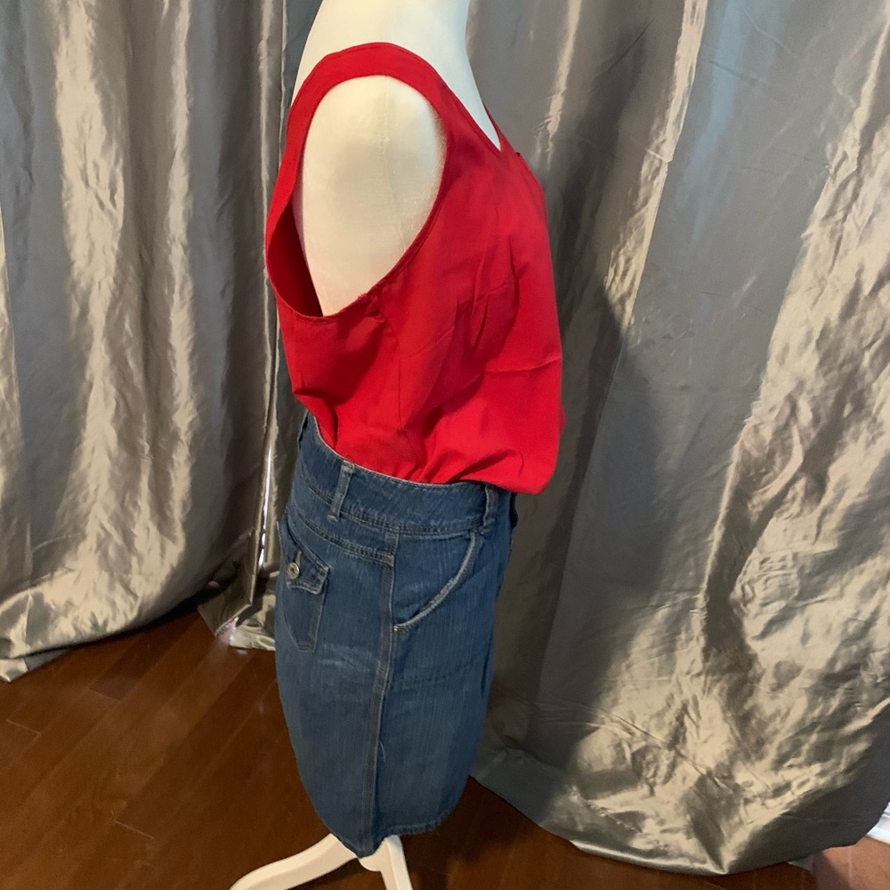 Red Top - Picture 5 of 6